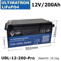 Deutlich kleiner und leichter bei gleicher Leistung zeigt sich auch die neue 12V/200Ah-Version der Ultimatron LFP-Batterien.