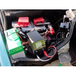Aufladung einer Autobatterie aus einer kleinen Lithiumbatterie mit Hilfe des ToolkitRC-Netzteils: Genial!